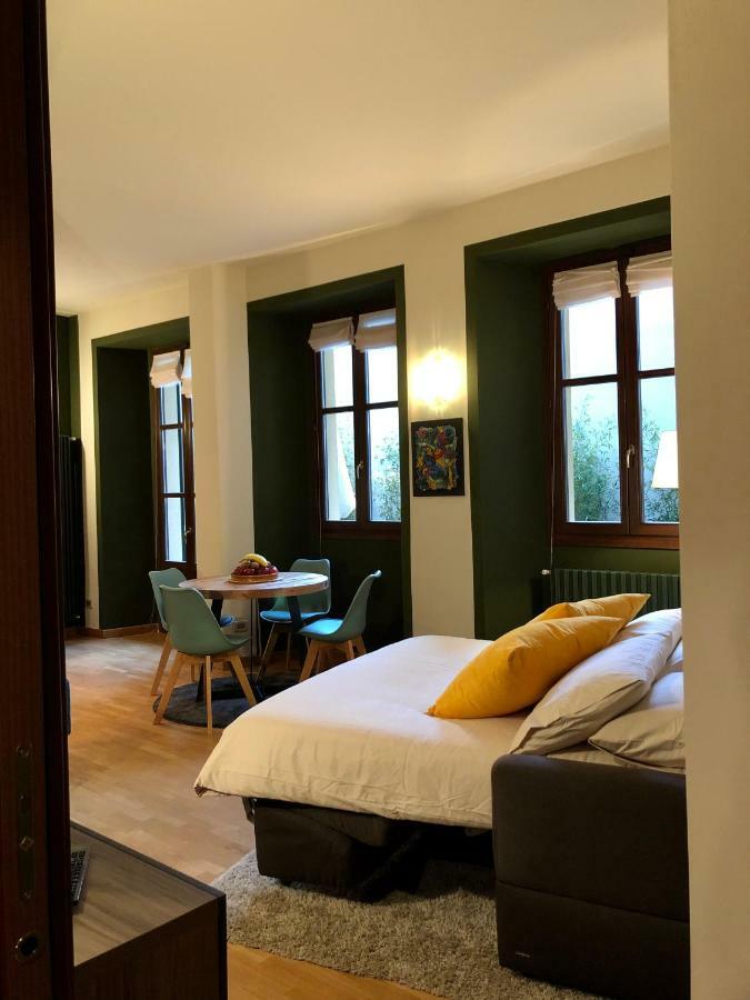 La Via Degli Artisti Apartment อาโรนา ภายนอก รูปภาพ
