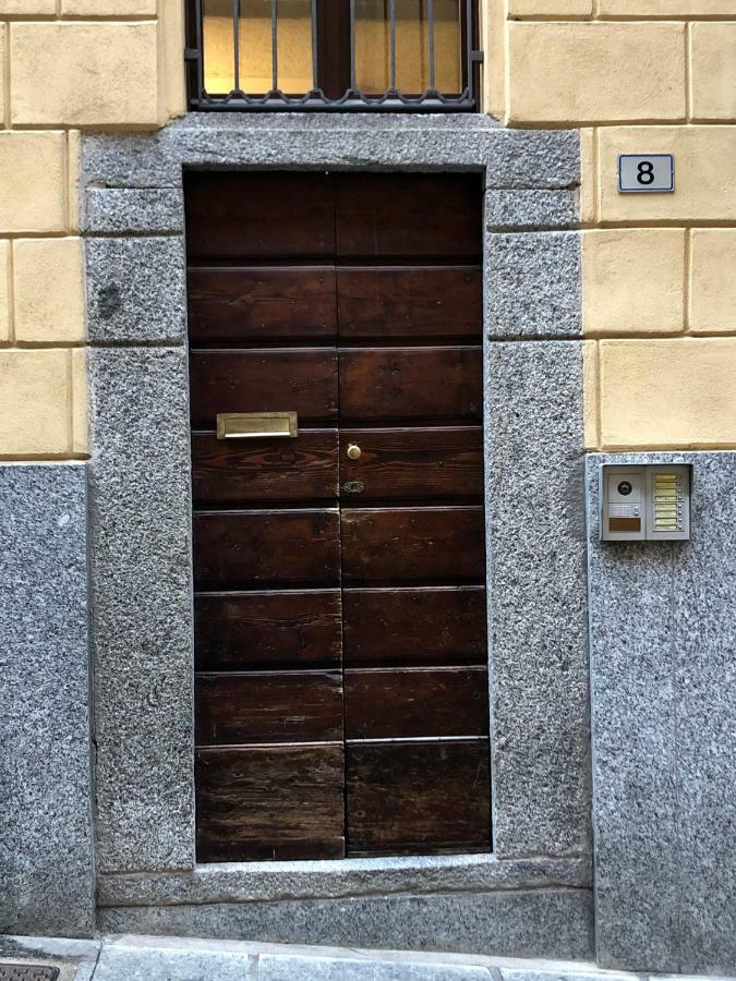 La Via Degli Artisti Apartment อาโรนา ภายนอก รูปภาพ