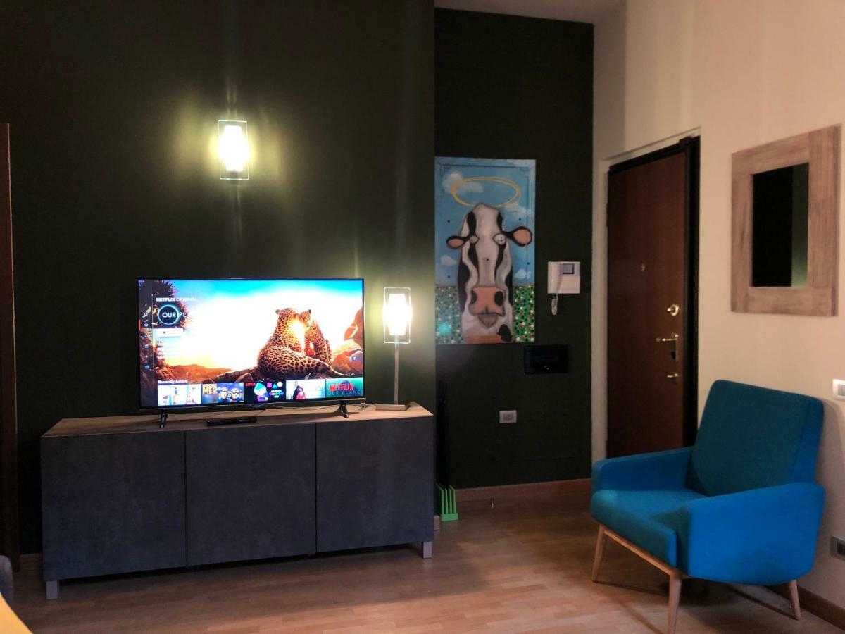 La Via Degli Artisti Apartment อาโรนา ภายนอก รูปภาพ