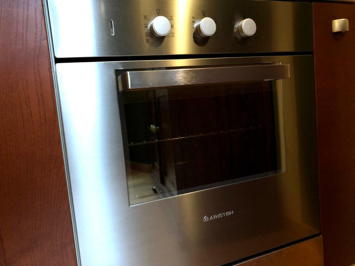 La Via Degli Artisti Apartment อาโรนา ภายนอก รูปภาพ