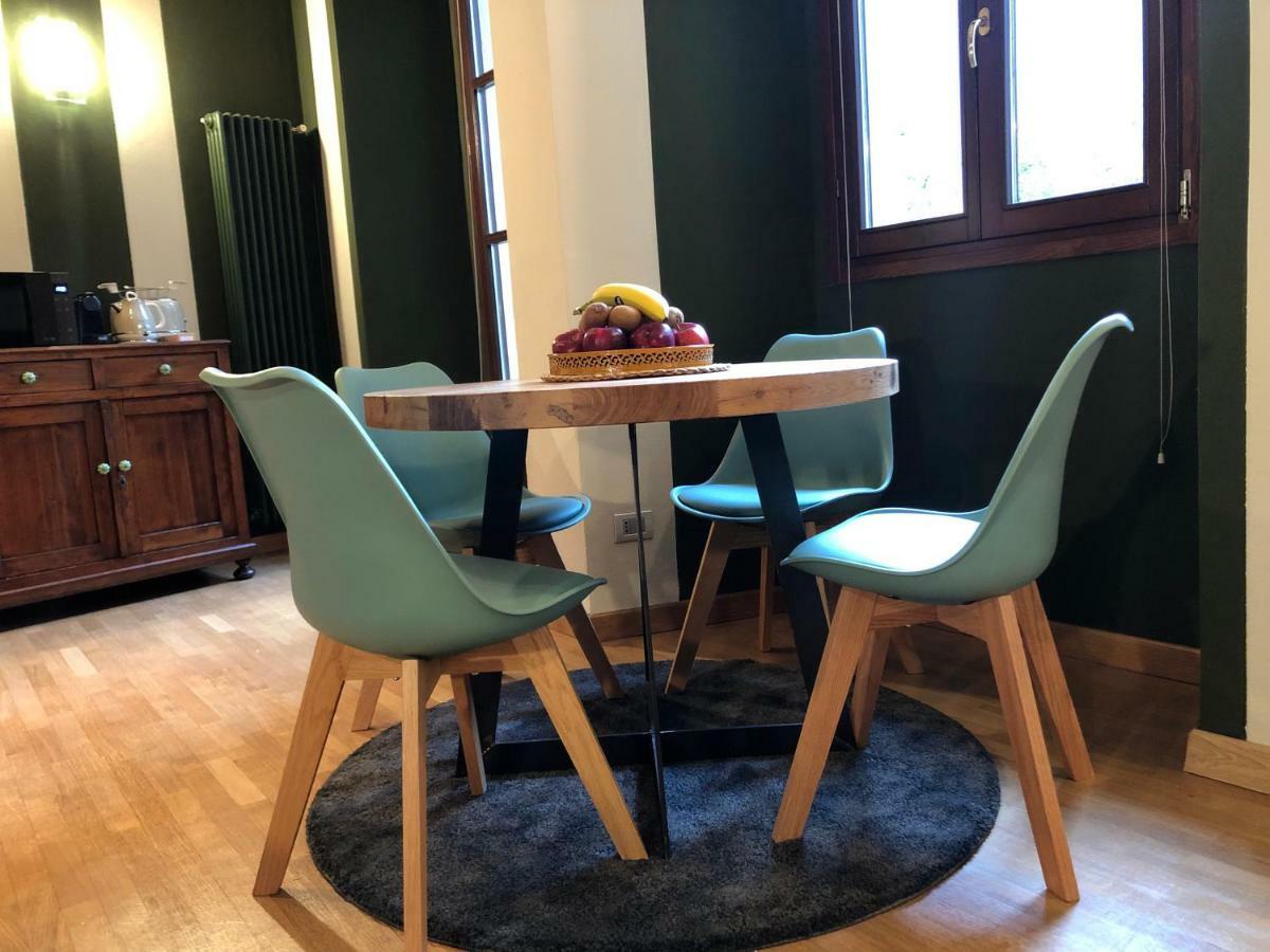 La Via Degli Artisti Apartment อาโรนา ภายนอก รูปภาพ