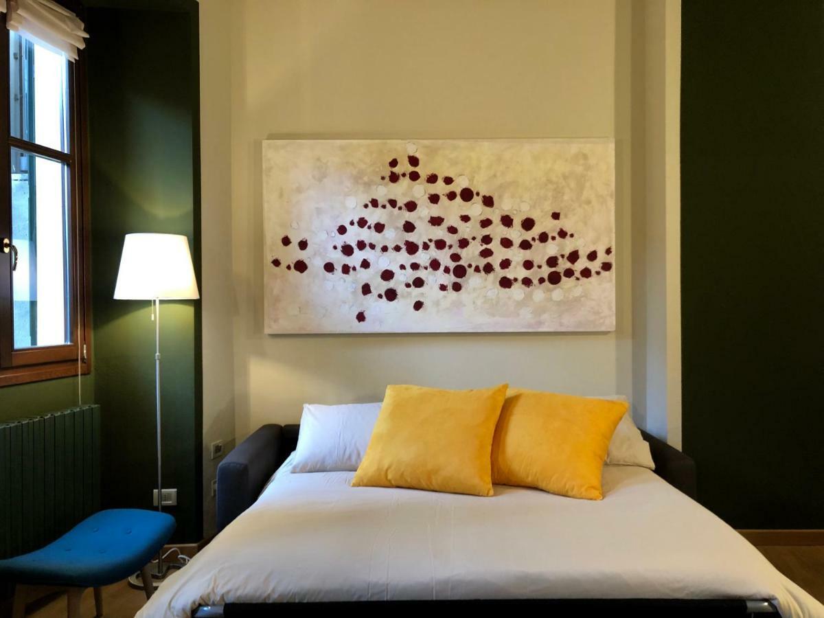 La Via Degli Artisti Apartment อาโรนา ภายนอก รูปภาพ