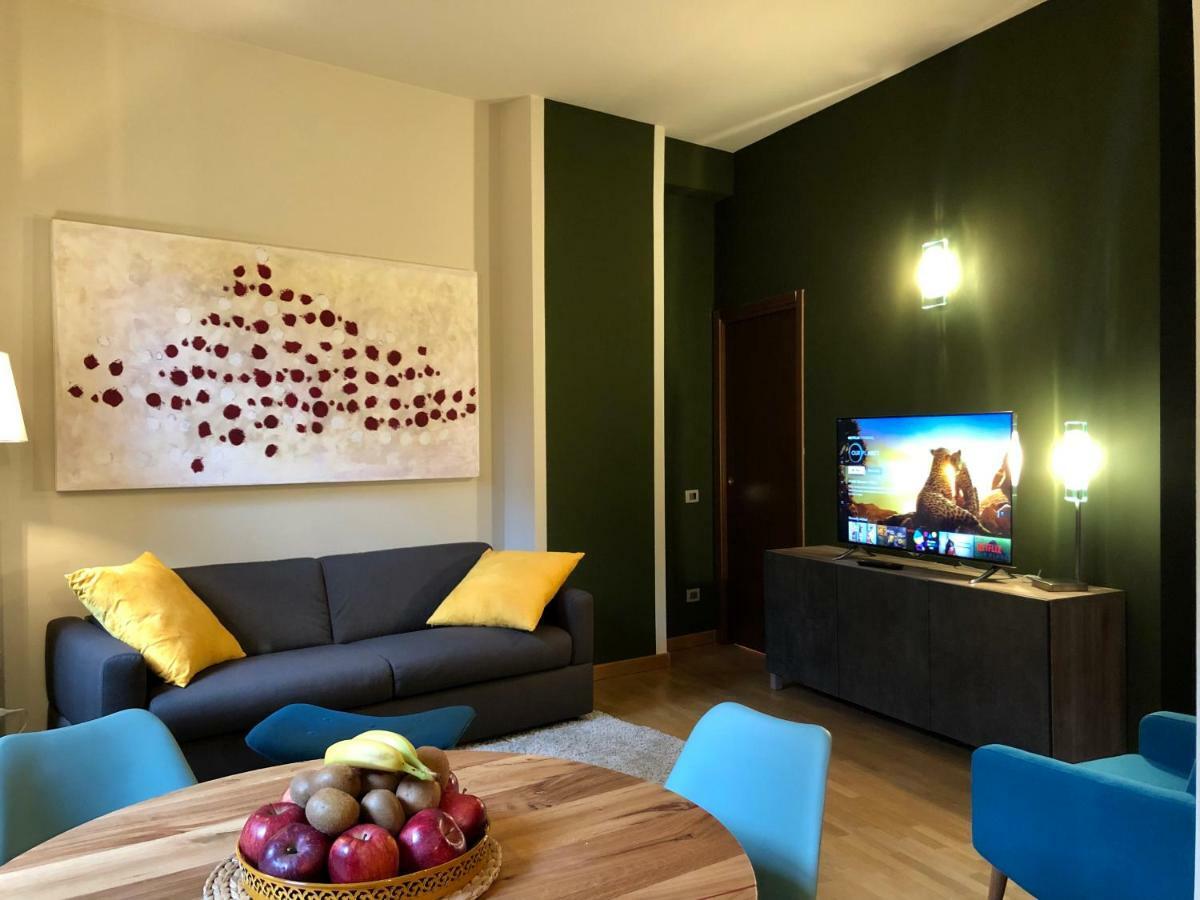 La Via Degli Artisti Apartment อาโรนา ภายนอก รูปภาพ