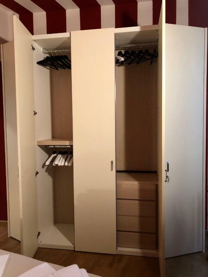 La Via Degli Artisti Apartment อาโรนา ภายนอก รูปภาพ