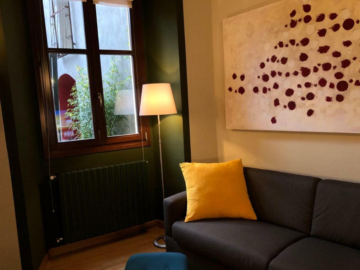 La Via Degli Artisti Apartment อาโรนา ภายนอก รูปภาพ
