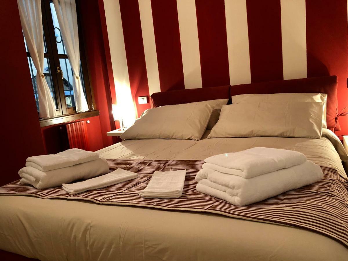 La Via Degli Artisti Apartment อาโรนา ภายนอก รูปภาพ