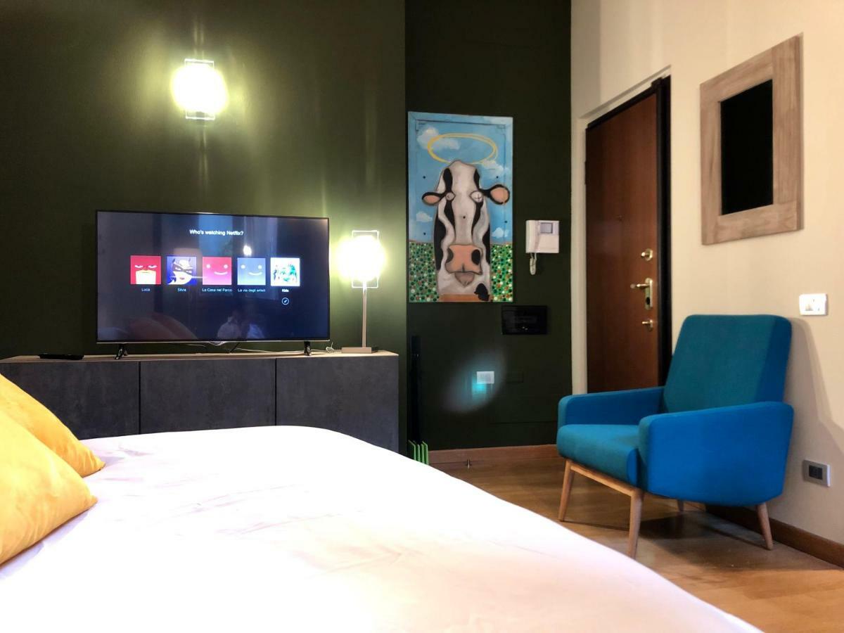 La Via Degli Artisti Apartment อาโรนา ภายนอก รูปภาพ
