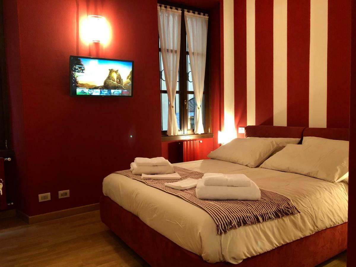 La Via Degli Artisti Apartment อาโรนา ภายนอก รูปภาพ