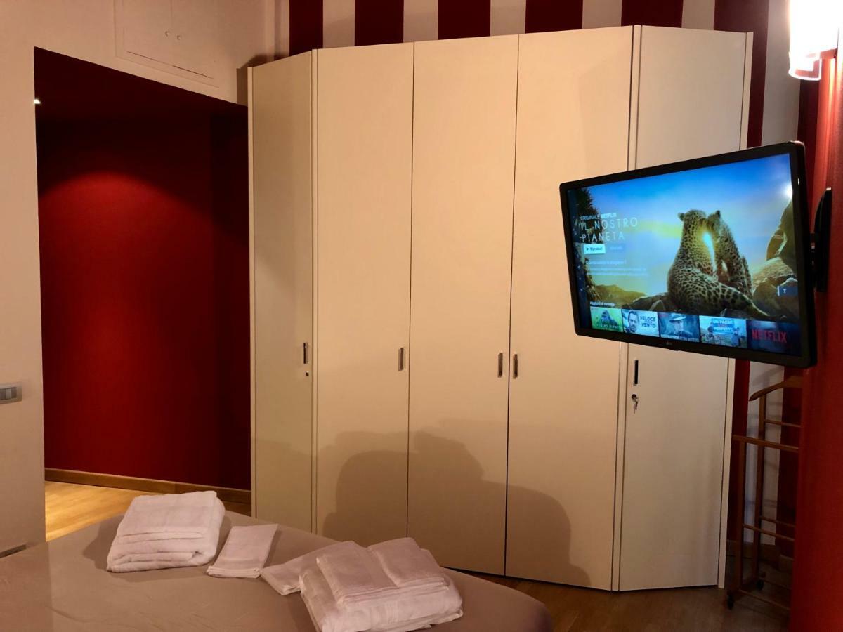 La Via Degli Artisti Apartment อาโรนา ภายนอก รูปภาพ