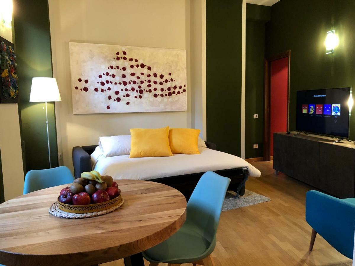 La Via Degli Artisti Apartment อาโรนา ภายนอก รูปภาพ