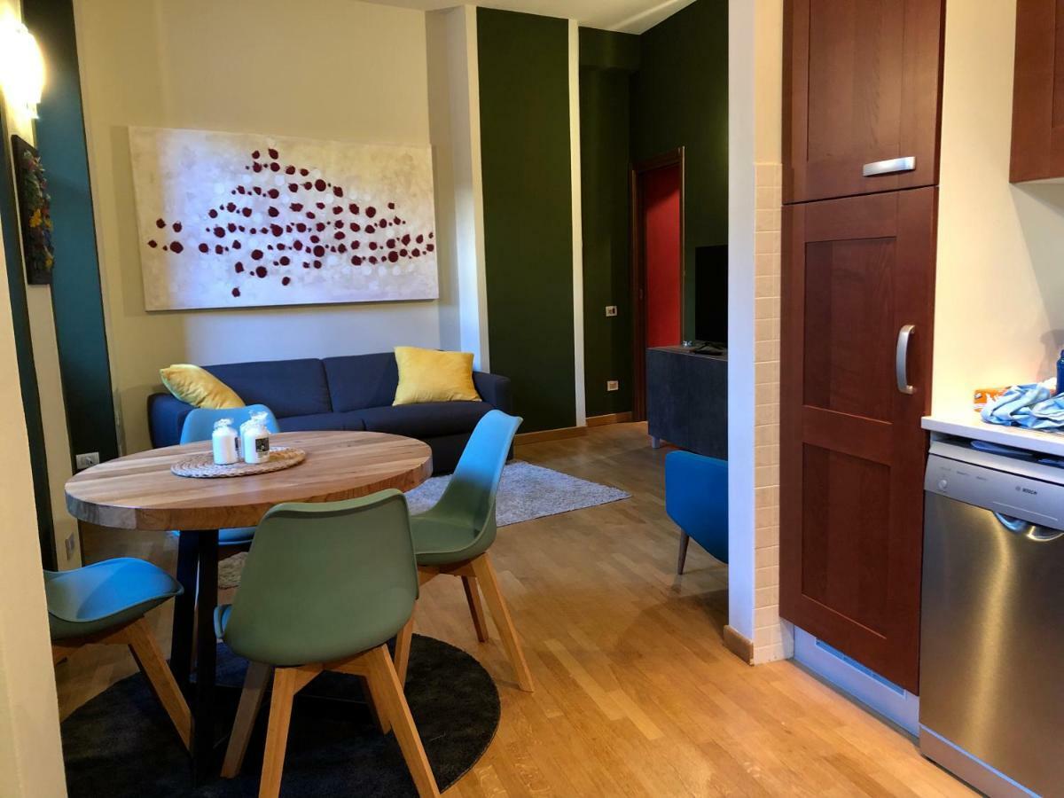 La Via Degli Artisti Apartment อาโรนา ภายนอก รูปภาพ