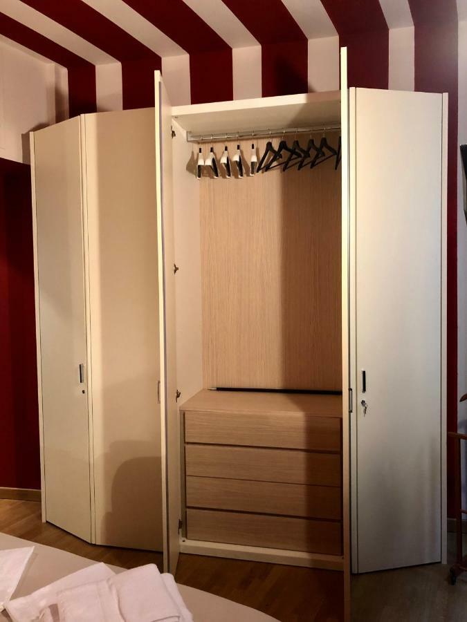La Via Degli Artisti Apartment อาโรนา ภายนอก รูปภาพ